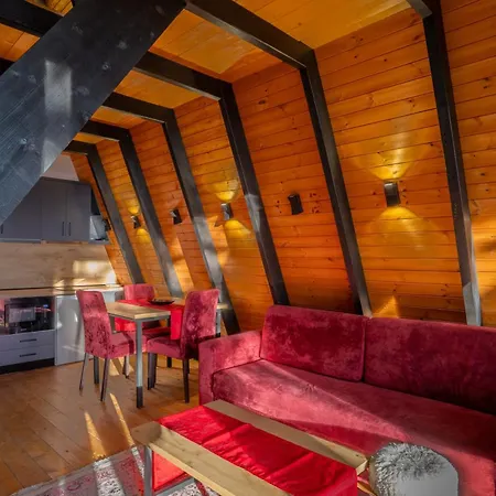 Golden 3 Gjinar By Pikhost Appartement